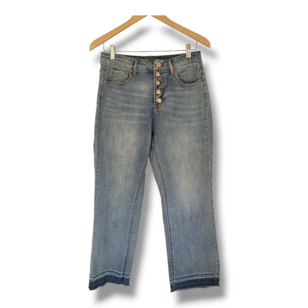 Time and Tru Buttoned High Rise Raw Hem Cropped Blue Jeans. Size 10